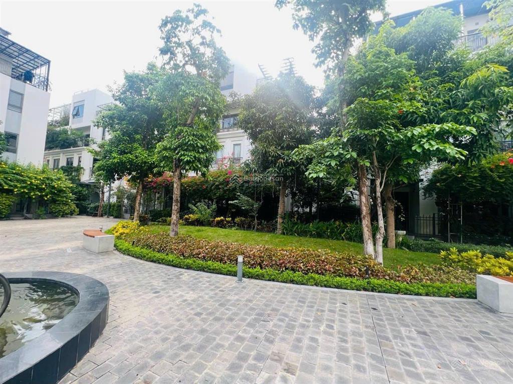 Chính chủ cần bán lô biệt thự 160m & 200m2 full nội thất nhập khẩu, vị trí hoa hậu .