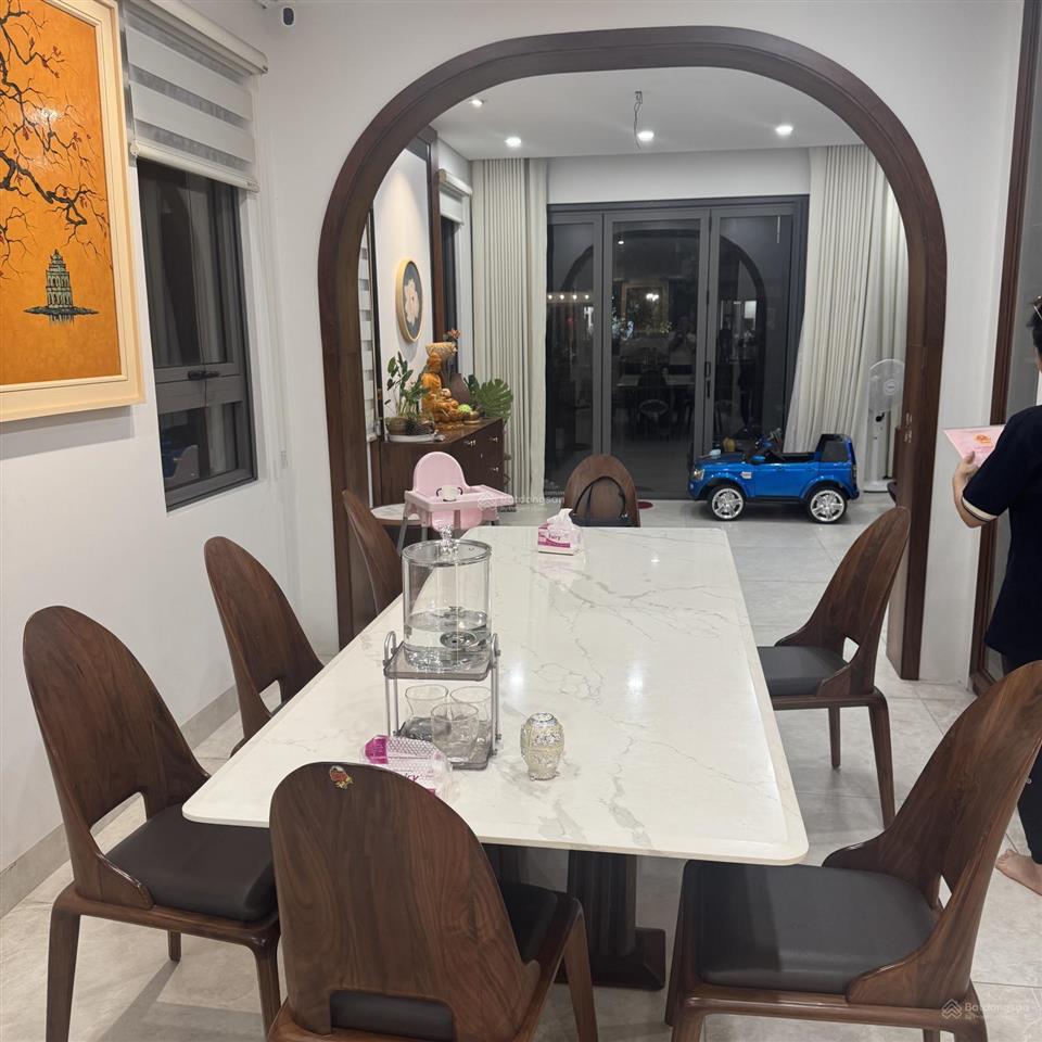 Chính chủ cần bán lô biệt thự 160m & 200m2 full nội thất nhập khẩu, vị trí hoa hậu .