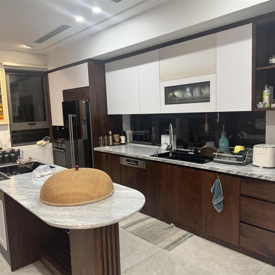 Chính chủ cần bán lô biệt thự 160m & 200m2 full nội thất nhập khẩu, vị trí hoa hậu .