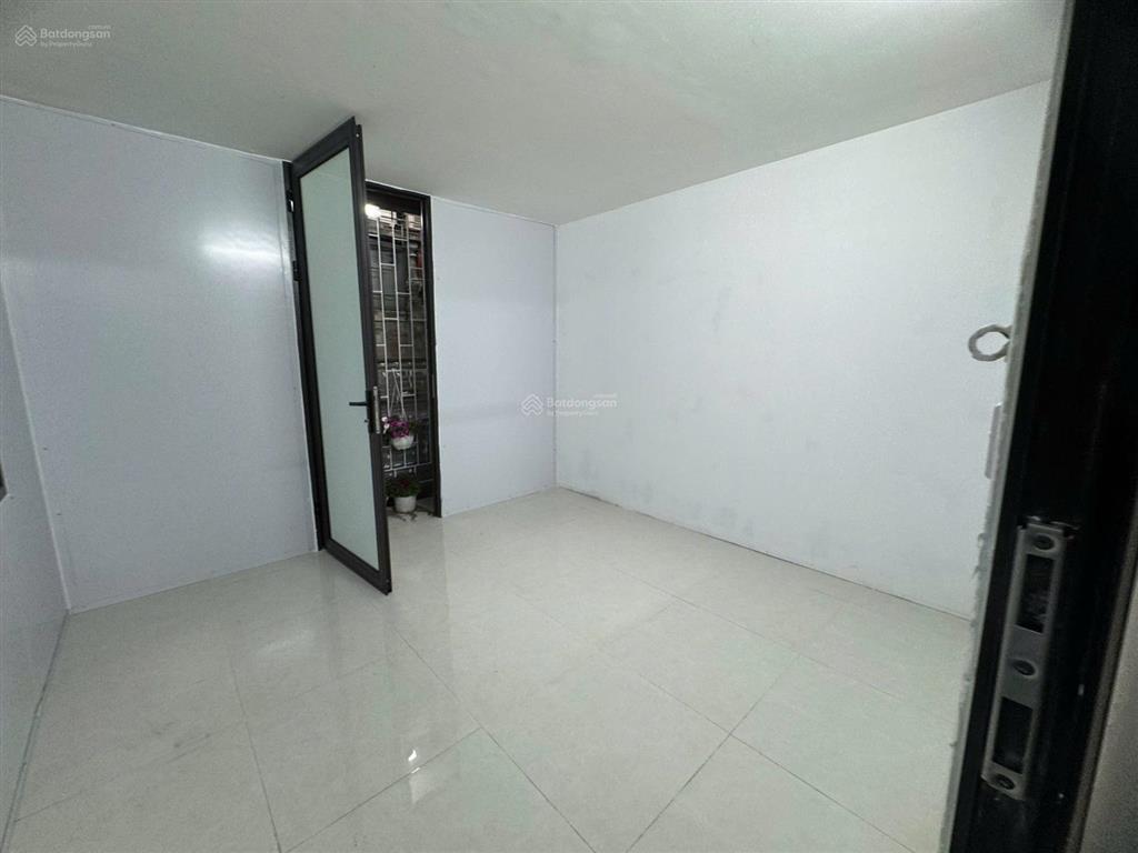 Bán căn hộ tập thể dt 50m 2p.ngủ tầng 4 tk đẹp xinh xắn ngõ ô tô phố nguyễn chí thanh 4,15 tỷ tl