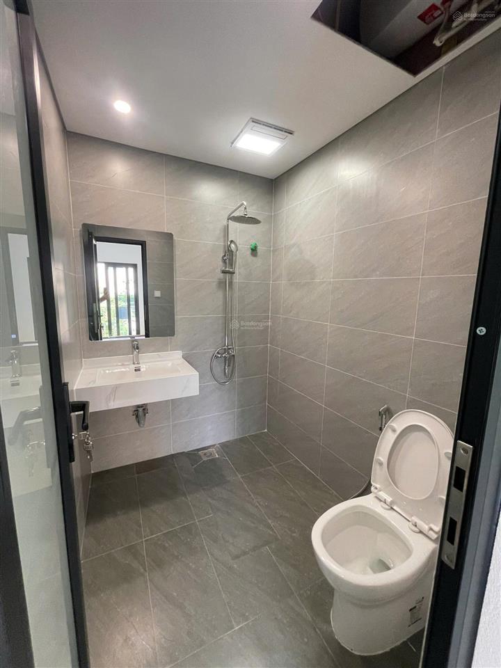 Bán căn hộ tập thể dt 75m 2p.n 2 wc sửa đẹp nội thất cao cấp sịn ngõ thông ô tô đỗ cửa phố thái hà