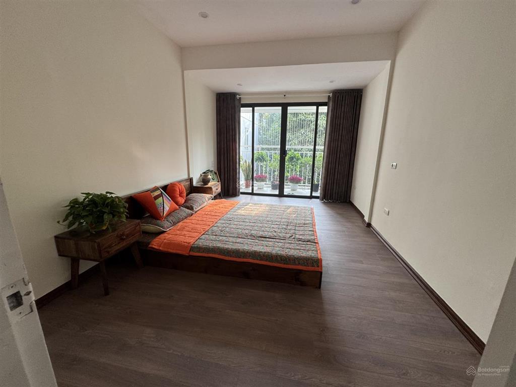 Bán căn hộ tầng 3 căn góc dt 75m thiết kế sịn full nội thất xách vali đến ở mặt phố nguyên hồng