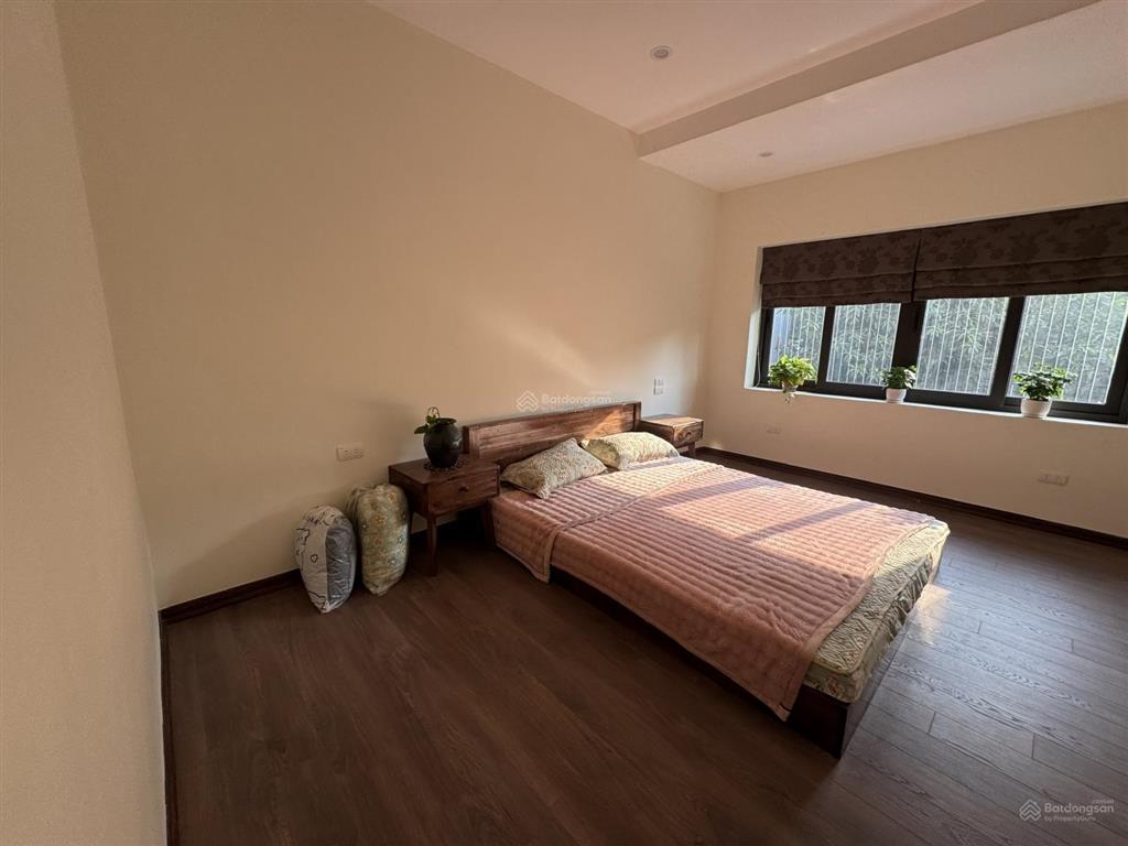 Bán căn hộ tầng 3 căn góc dt 75m thiết kế sịn full nội thất xách vali đến ở mặt phố nguyên hồng