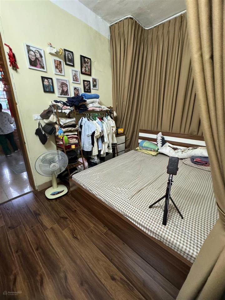 Bán căn hộ tập thể dt 45m² p. ngủ tầng 4 nhà đẹp, sạch sẽ, thoáng ngõ ô tô phố huỳnh thúc kháng