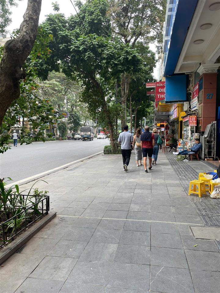Bán nhà cấp 4 2 tầng dt 53m ngay trung tâm phố hàng bài cách hồ gươm 500m tiện ở, kd onl, căn hộ dv