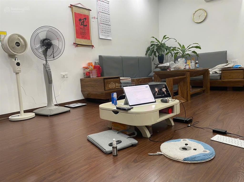 Bán căn hộ tập thể căn góc dt80m 3 p.ngủ tầng4 nhà đẹp full nội thất ngõ ô tô phố vũ ngọc phan