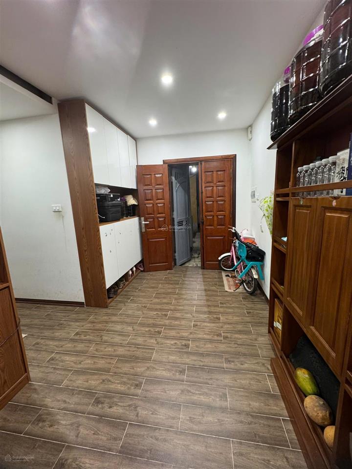 Bán căn hộ tập thể căn góc dt80m 3 p.ngủ tầng4 nhà đẹp full nội thất ngõ ô tô phố vũ ngọc phan