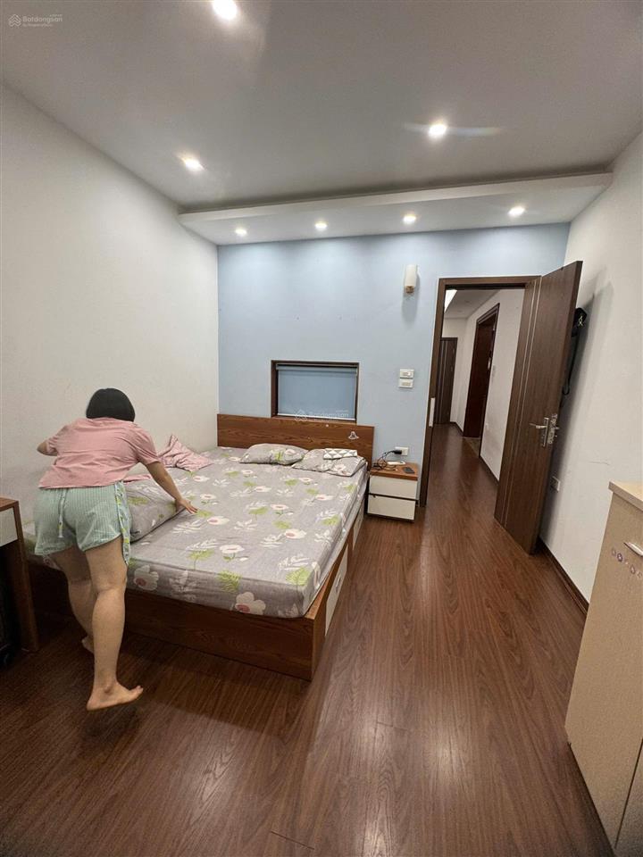 Bán căn hộ tập thể căn góc dt80m 3 p.ngủ tầng4 nhà đẹp full nội thất ngõ ô tô phố vũ ngọc phan