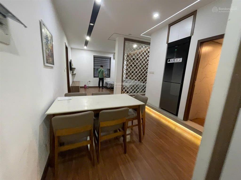 Cho thuê căn hộ tập thể t4 dt 90m2 căn góc full đồ đẹp thoáng xách vali đến ở phố hoàng ngọc phách