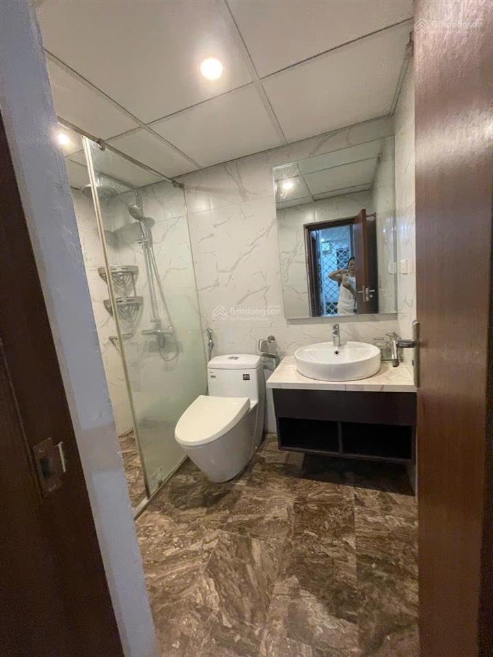 Cho thuê căn hộ tập thể t4 dt 90m2 căn góc full đồ đẹp thoáng xách vali đến ở phố hoàng ngọc phách