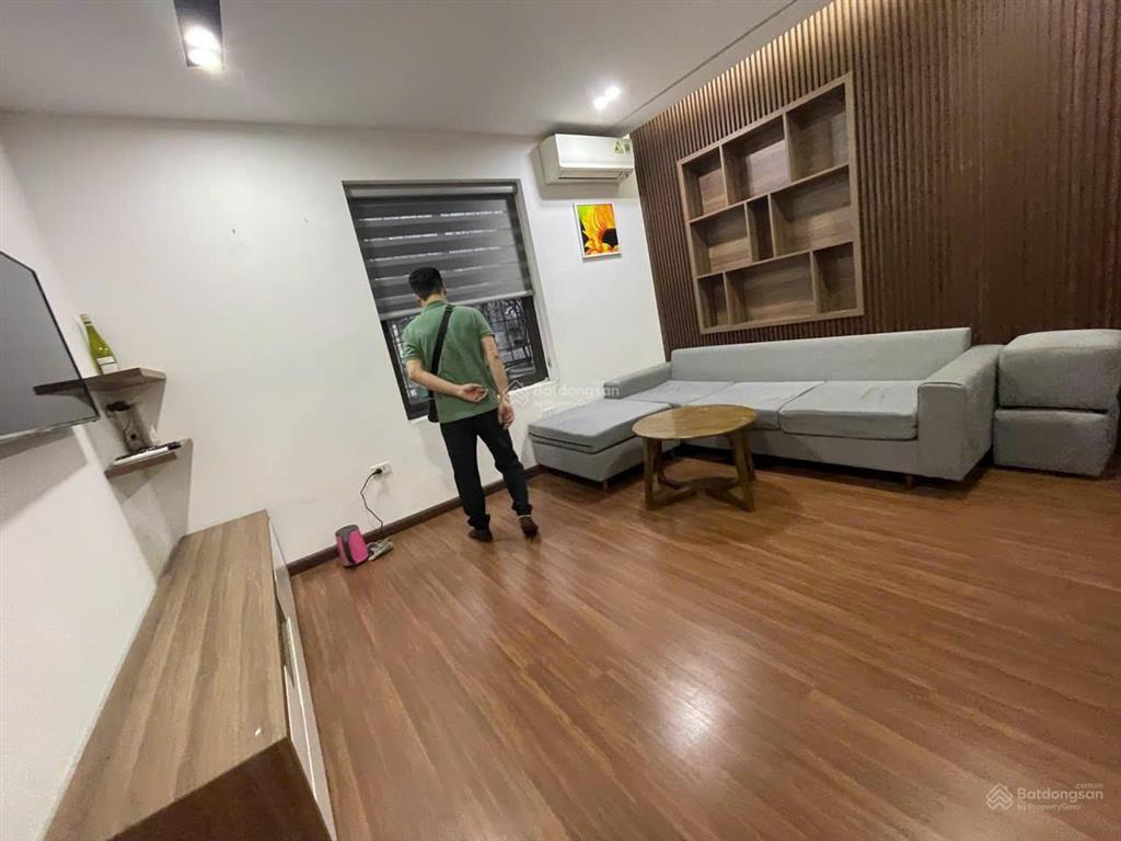 Cho thuê căn hộ tập thể t4 dt 90m2 căn góc full đồ đẹp thoáng xách vali đến ở phố hoàng ngọc phách