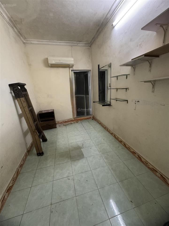 Cho thuê nhà riêng dt 15m2 x 4t nhà mấy bc chân ra đường ô tô phố đê la thành nhỏ gần ngã 4 xã đàn