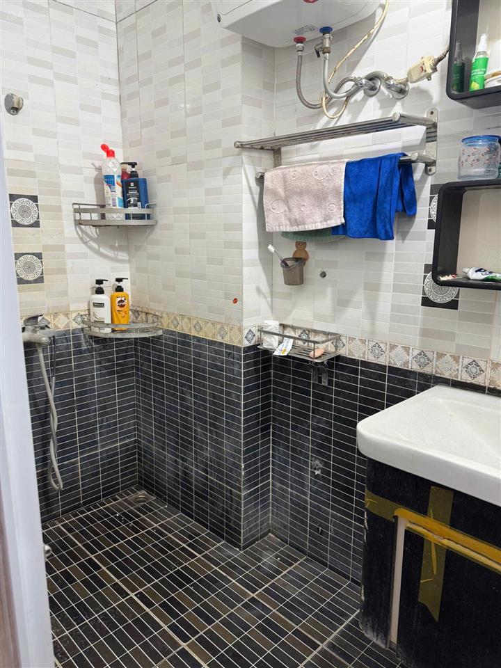 Cho thuê căn hộ tập thể tầng 2 dt 70m2 3 pn 2 wc đồ cơ bản khu tập thể thành công giá 7 triệu