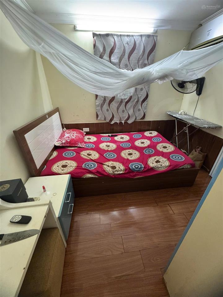 Cho thuê căn hộ tập thể tầng 2 dt 70m2 3 pn 2 wc đồ cơ bản khu tập thể thành công giá 7 triệu