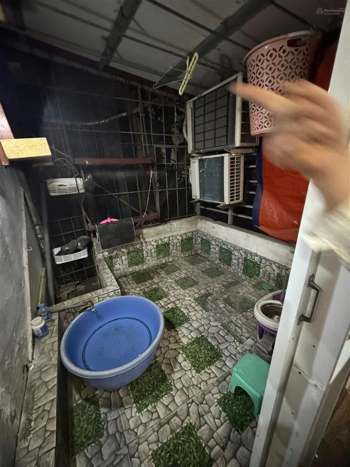 Cho thuê căn hộ tập thể tầng 2 dt 70m2 3 pn 2 wc đồ cơ bản khu tập thể thành công giá 7 triệu