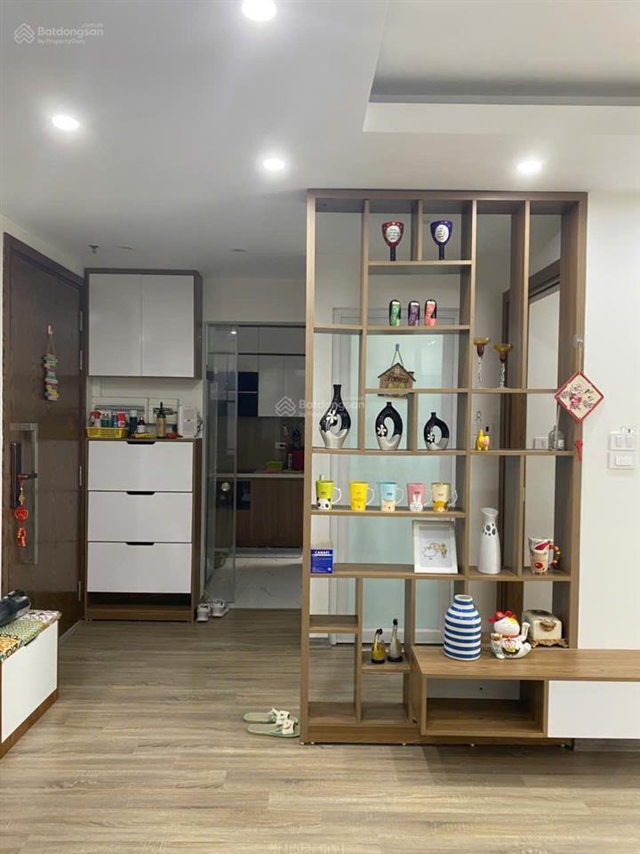 Bán căn hộ chung cư cc dt 76,6m tầng cao view đẹp nội thất xịn tòa s2 seasons avenue hà đông