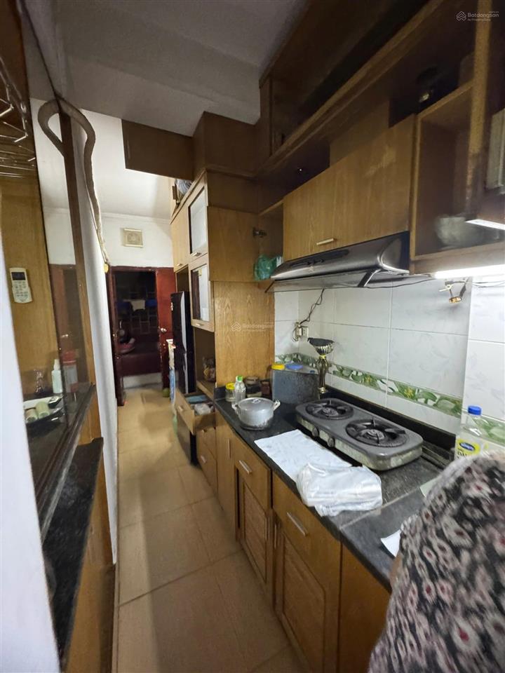Bán căn hộ tập thể tầng 2 dt 65m 2 p.ngủ nhà thoáng đẹp sạch sẽ ngõ ô tô phố hoàng ngọc phách đđ