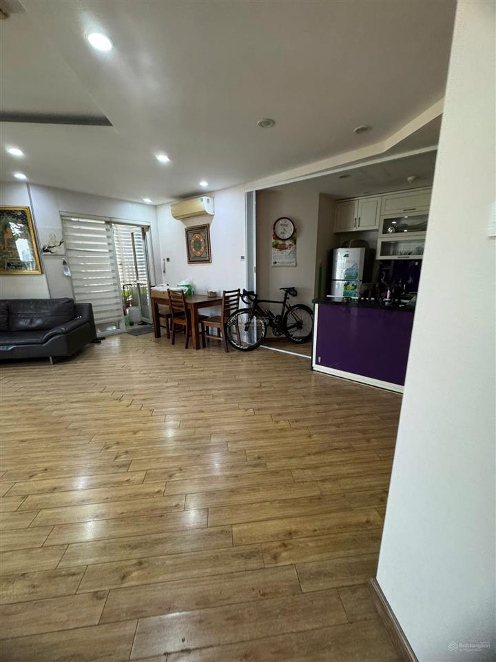 Bán căn hộ chung cư n04, dt 94m căn góc tầng đẹp view đẹp tk thoáng ấm cúng mặt phố hoàng đạo thúy