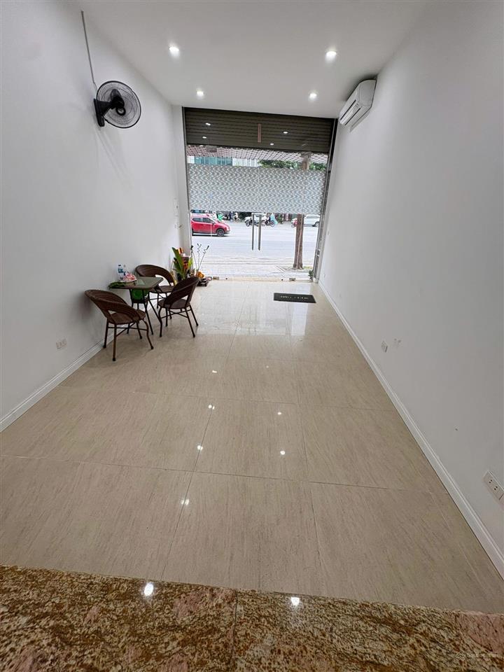 Cần cho thuê mặt bằng kd tầng 1 mặt phố 496 xã đàn dt 30m2, mt 4m, giá thuê 15tr/th