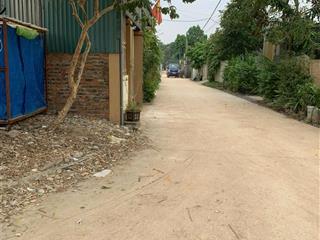 Hoa hậu trục chính kinh doanh mọi mặt hàng. lô góc 2 mặt tiền, đường 2 ô tô tránh. dt 80m, giá 4 tỷ