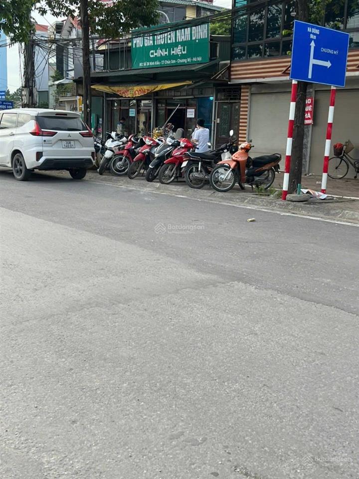 Bán nhà mặt đường chúc sơn ql6 a, vì trí đẹp rất nhiều ngân hàng. diện tích 150m2, mt 6,5m, hè 8m