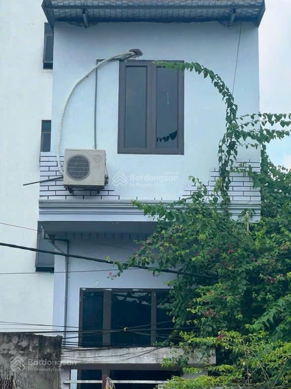 Bán nhà gần chợ thị trấn chúc sơn, chương mỹ.
nhà 2 tầng, diện tích 41m, ngõ rộng thông, giá 3,2 tỷ