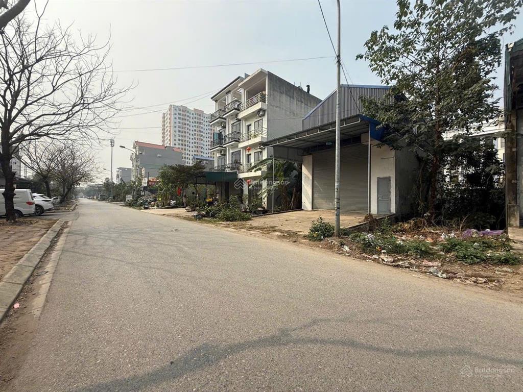 Bán đất mặt đường quốc lộ 6 cũ khu đô thị lộc ninh thị trấn chúc sơn. diện tích 83m đường rộng 15m