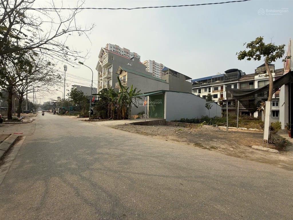 Bán đất mặt đường quốc lộ 6 cũ khu đô thị lộc ninh thị trấn chúc sơn. diện tích 83m đường rộng 15m