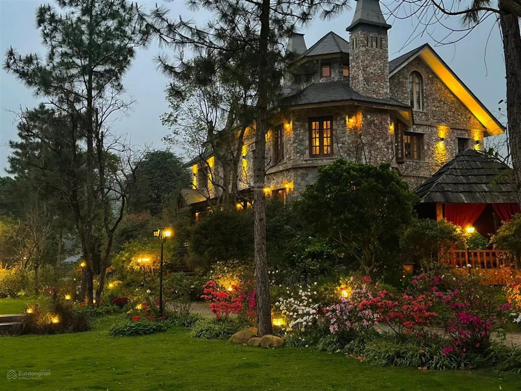 Cho thuê căn góc biệt thự mỹ đình 2, mt 15m, full nội thất, gara, vỉa hè rộng, quận nam từ liêm