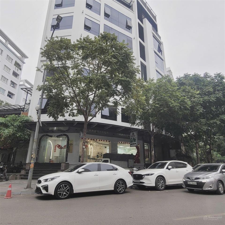 Đẳng cấp mặt phố đường cầu giấy  building hạng a  lô góc 3 mặt thoáng
