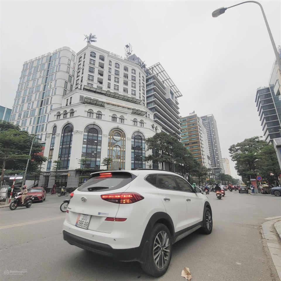 Siêu phẩm! mặt phố hoàng quốc việt, building hạng a, lô góc 3 mặt thoáng, dòng tiền 6 tỷ/năm