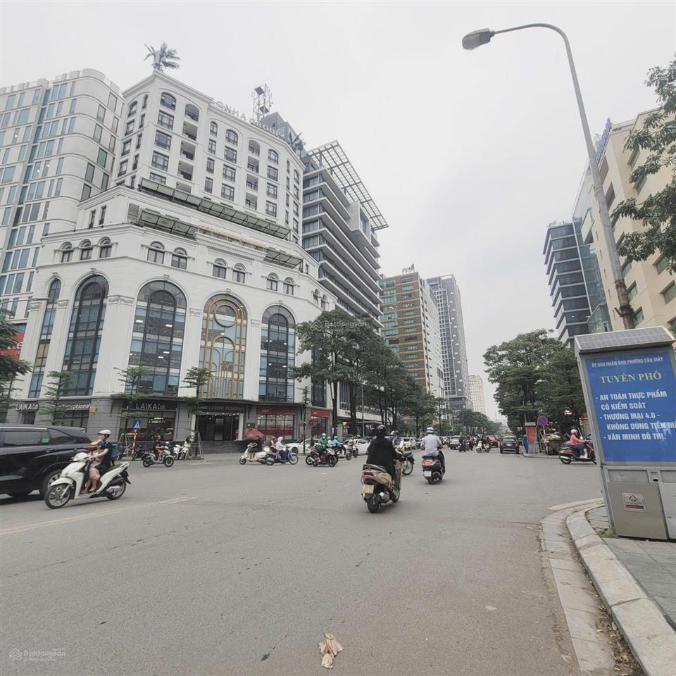 Siêu phẩm! mặt phố hoàng quốc việt, building hạng a, lô góc 3 mặt thoáng, dòng tiền 6 tỷ/năm