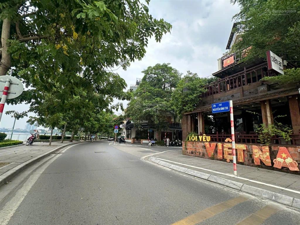 Tòa văn phòng hạng sang lạc long quân, view hồ tây, 9 tầng có hầm, vị trí cực đắc địa