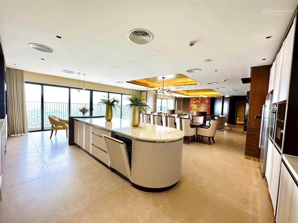 Mặt phố lạc long quân, 10 làn xe, vỉa hè rộng, cách hồ tây 300m, kinh doanh cực đỉnh