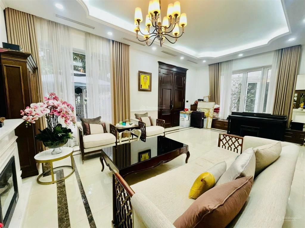Hạ sâu 7 tỷ, siêu phẩm căn góc cầu giấy, mặt tiền khủng 28m, vỉa hè rộng
