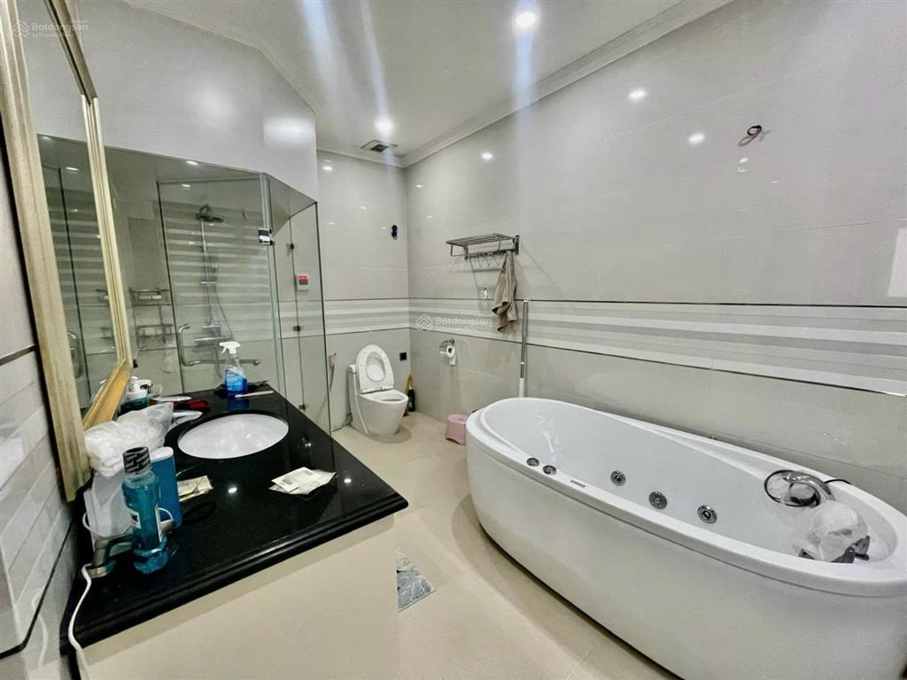 Biệt thự vip kđt mới dịch vọng, view công viên, hầm rộng để ô tô, khu nhà vip cầu giấy