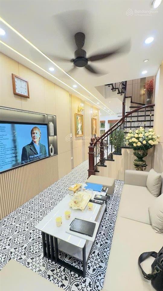 Siêu phẩm ba đình mặt phố núi trúc, vỉa hè rộng, thông số vàng, kinh doanh đỉnh