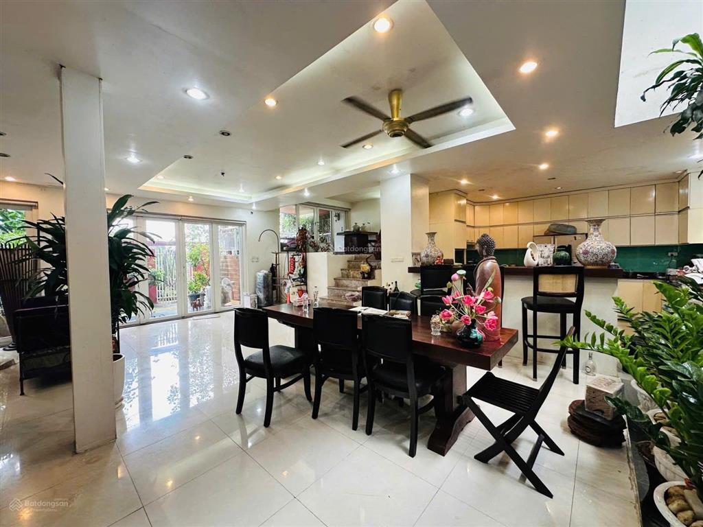 Tòa nhà đẳng cấp p. cầu giấy  phố đỗ quang, hầm ô tô, thang máy, dòng tiền ổn định