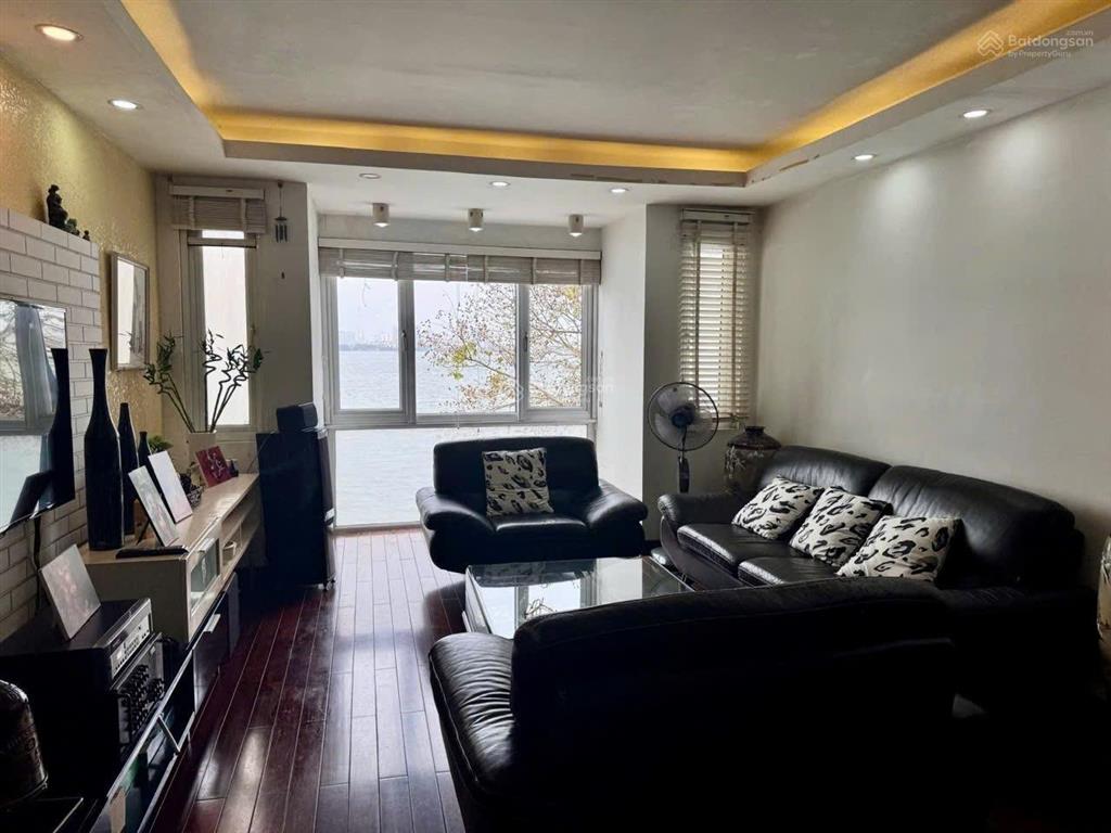 Hàng hiếm! phố tây hồ, 2 mặt thoáng, ô tô vào tận nhà, vị trí đẹp để ở hoặc kinh doanh lâu dài.