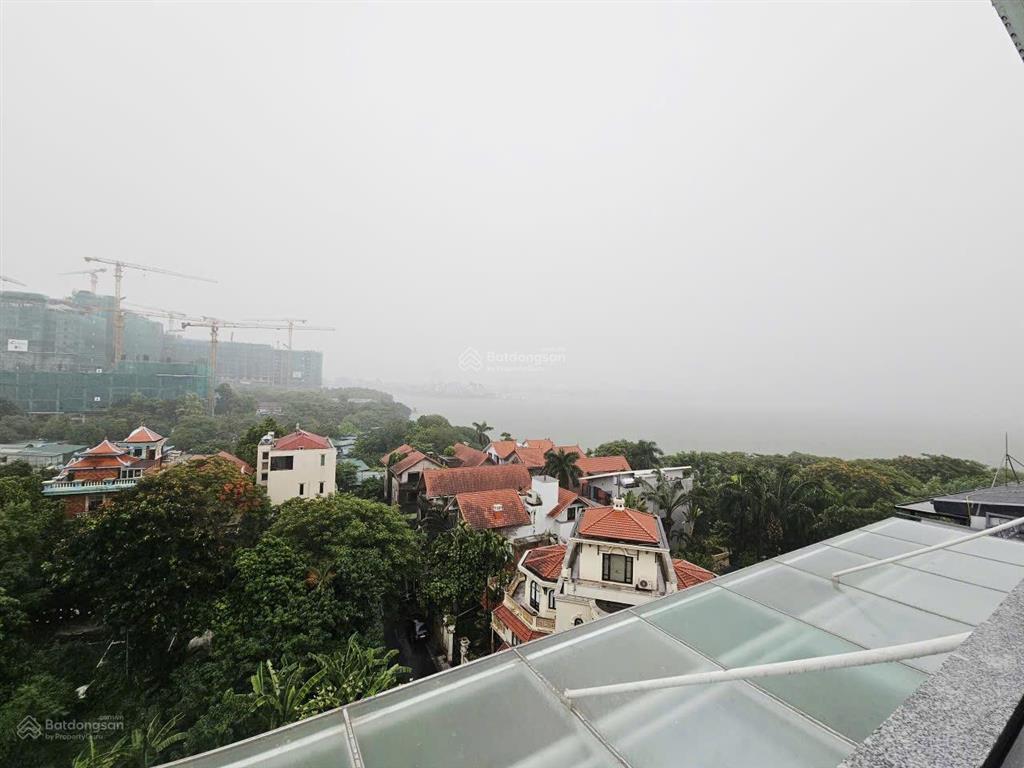 Mặt phố quảng khánh, tòa khách sạn 9 tầng, view hồ thoáng đẹp, khai thác dòng tiền cực tốt.