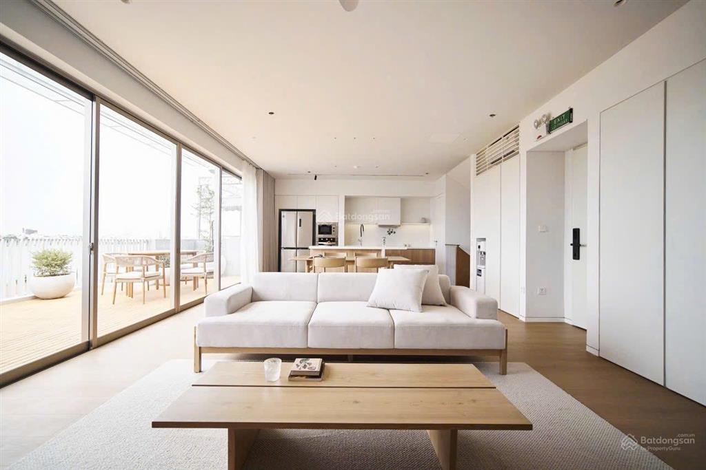 Mặt phố quảng khánh, tòa khách sạn 9 tầng, view hồ thoáng đẹp, khai thác dòng tiền cực tốt.