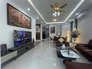 Biệt thự liền kề hoàng hoa thám, ô tô đỗ cửa, thang máy, không gian sống yên tĩnh giữa trung tâm.