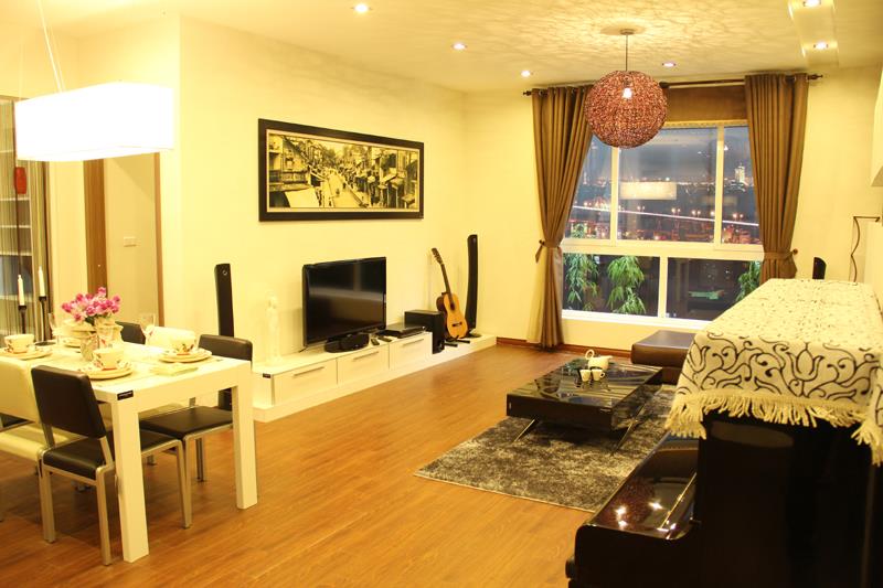 Biệt thự vườn đào, mặt tiền 14m, sân vườn rộng, vị trí vip cuối lạc long quân