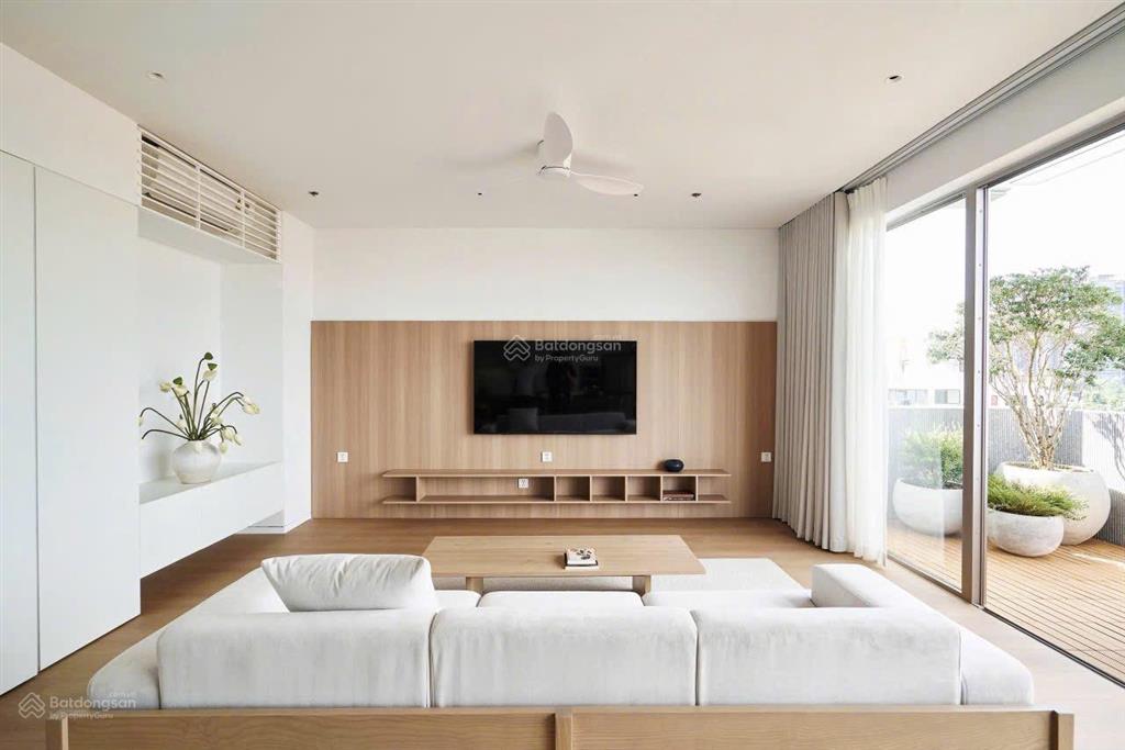 Biệt thự thành phố giao lưu, 2 mặt đường ô tô tải tránh, 2 mặt thoáng, view hồ điều hòa 15ha