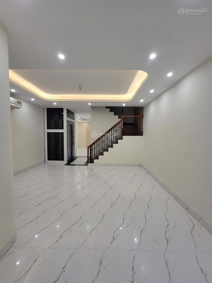 Nhà đẹp hoàng hoa thám, ô tô tránh, thang máy, mặt tiền rộng, vừa ở vừa khai thác dòng tiền.