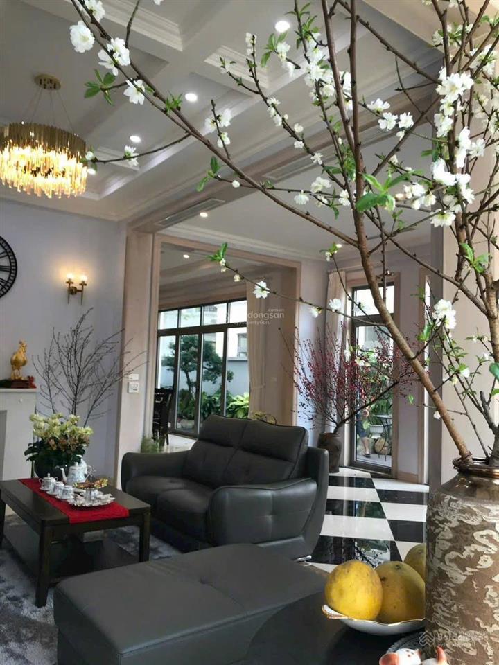 Biệt thự nguyễn đình thi  mặt tiền 10m, gara ô tô, đường rộng, không gian sống yên tĩnh gần hồ tây