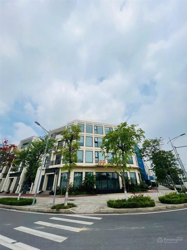 Shophouse lô góc starlake, hai mặt thoáng, thang máy, full nội thất cao cấp, vị trí vàng