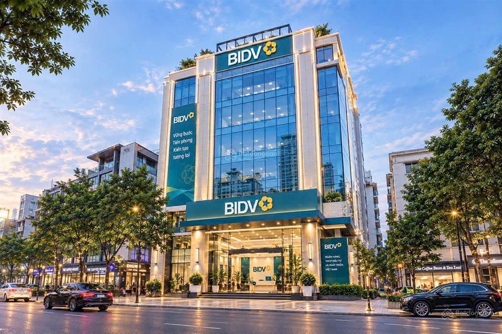 Đất vàng mặt phố quảng khánh, mặt tiền 12m, đối diện nhà hát opera, tầm nhìn đắt giá ven hồ tây