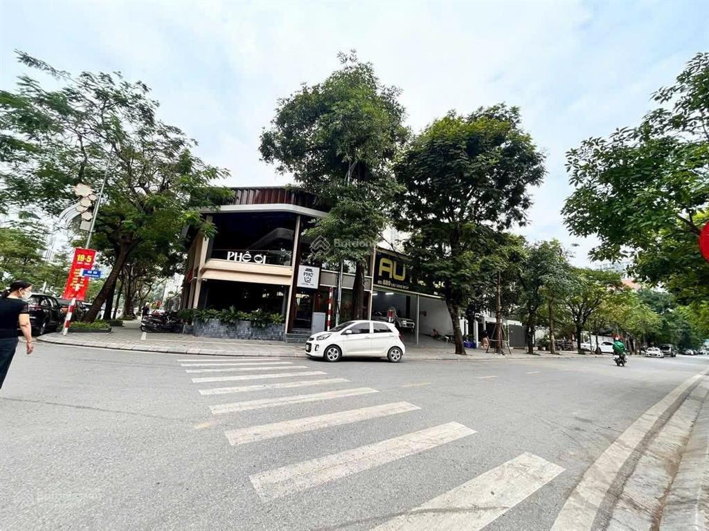 Bán gấp đất đấu giá vườn đào, mặt tiền 15m, đối diện quảng trường lotte mall tây hồ