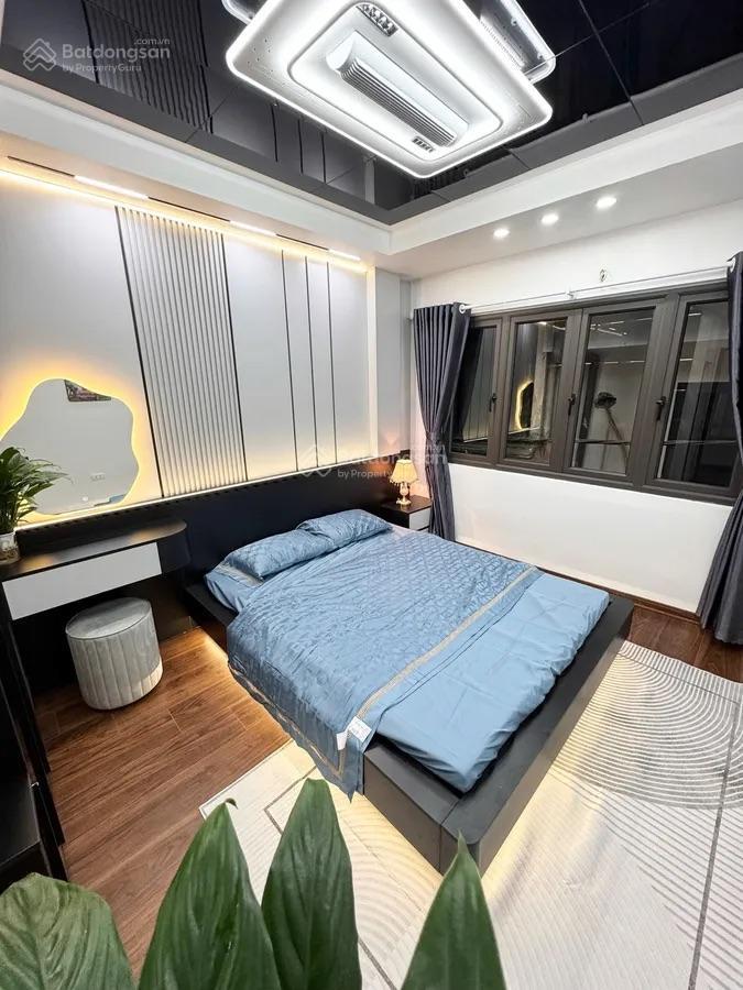 Tôi cần bán nhà tại phố khương trung, 5 tầng chắc chắn, 50m ra ô tô, nhà đẹp ở ngay.